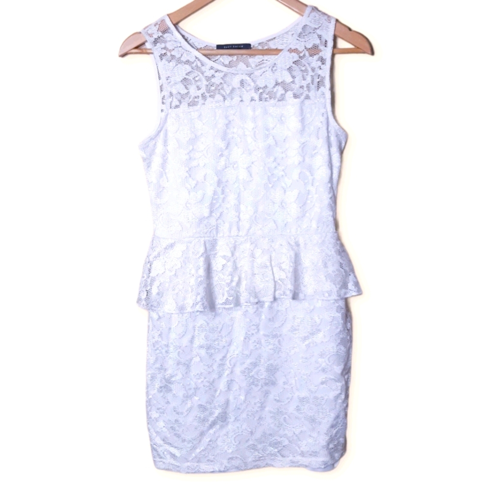 Suzy Shier | sleeveless lace body con peplum dress - Picture 1 of 7